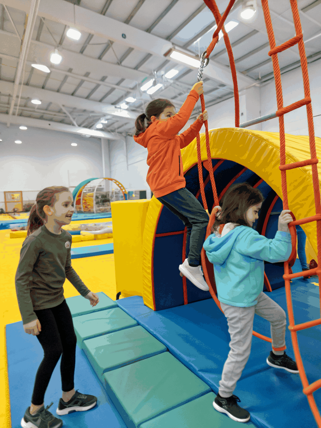 Kids racing across soft foam obstacle course blocks